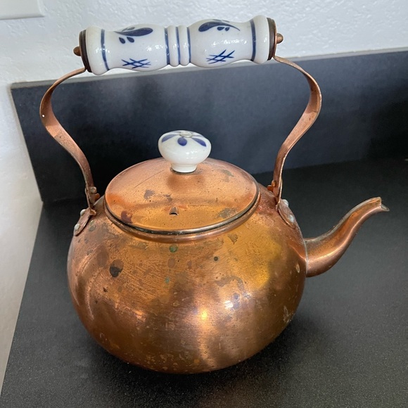 Copper petal with ceramic handle. - Picture 2 of 3